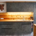 Küche in Betonoptik mit Altholz Holzquadrat OHG