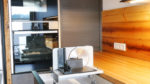 Küche mit Allesschneider/ Brotschneidemaschine in Schublade - Holzquadrat OHG
