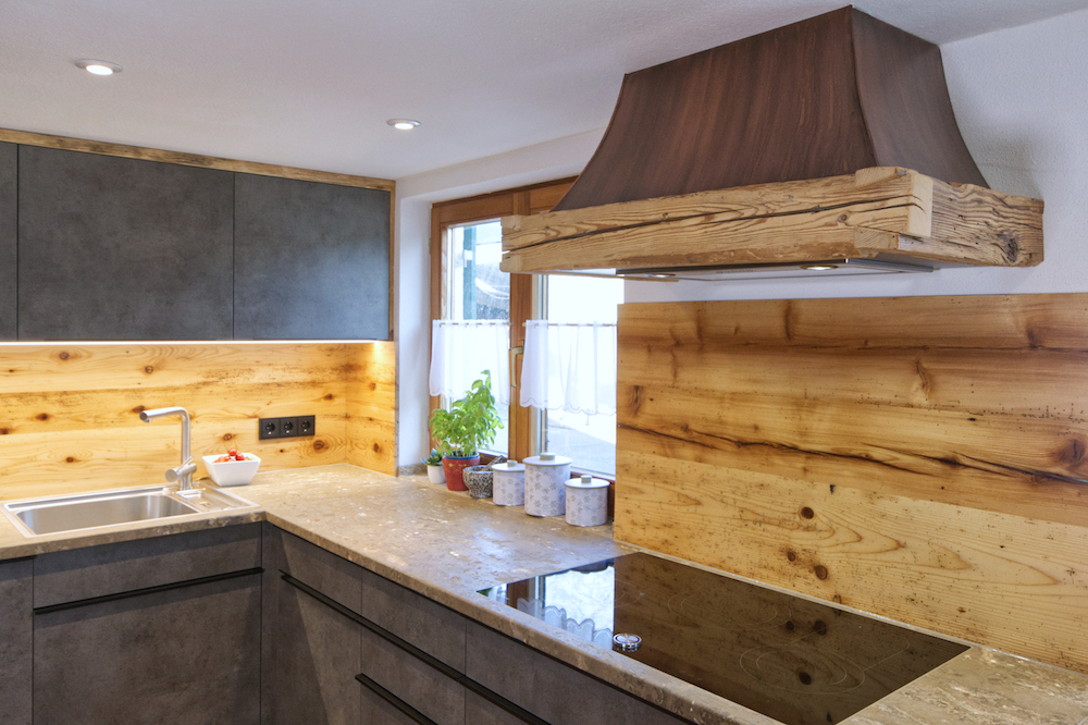 Küche mit Altholz und Stein - Holzquadrat OHG