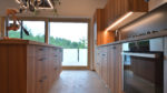 Kücher aus Ulme mit Wachenzeller Dolomit und Schwarzstahl - Holzquadrat OHG