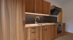 Kücher aus Ulme mit Wachenzeller Dolomit und Schwarzstahl - Holzquadrat OHG