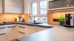 Atelierküche mit Schreinerveredelung - Holzquadrat OHG